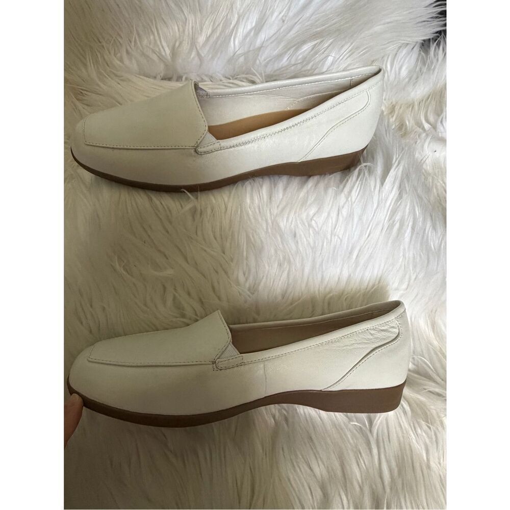 NEW Easy Spirit Loafers Size 9.5W Devitt 15 White Leather Comfort Footbed